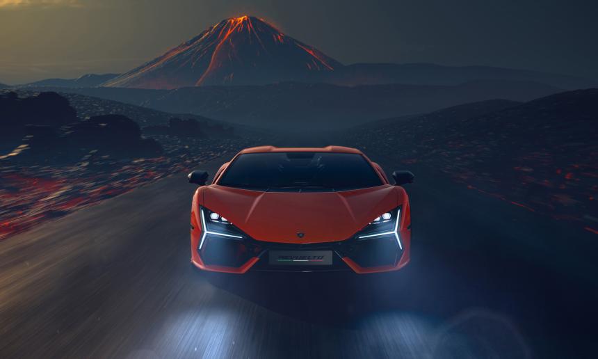 Lamborghini Revuelto oranje vooraanzicht 